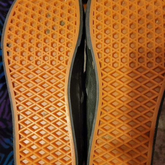 VANS - Picture 2 of 4